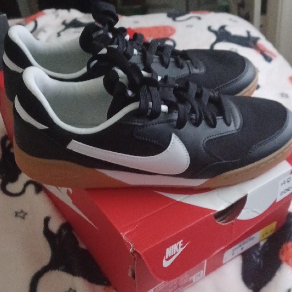 Nike Black and White Sneakers with Brown Sole